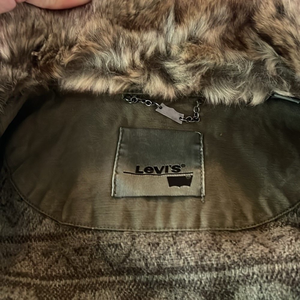 Levi's Green Jacket with Faux Fur Collar - Picture 2 of 5
